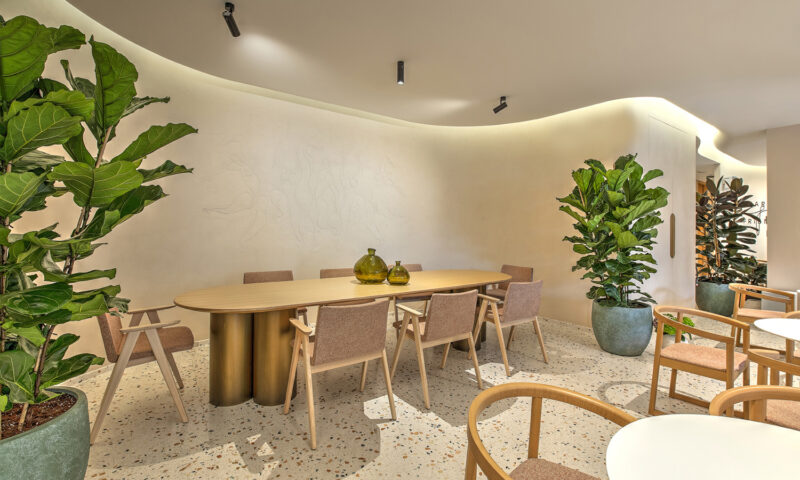 Charlie & Friends. Dubai, EAU